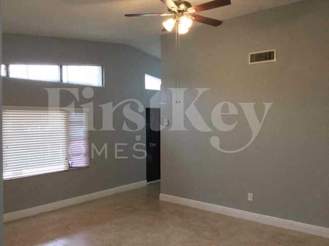 2110 NW 185th St in Miami Gardens, FL - Building Photo - Building Photo