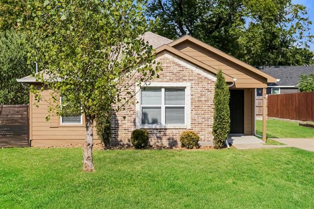 706 Lloyd St in Wilmer, TX - Building Photo