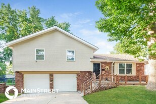 524 Stacey Dr in Belton, MO - Building Photo