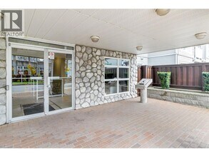 3142 St Johns St in Port Moody, BC - Building Photo - Building Photo