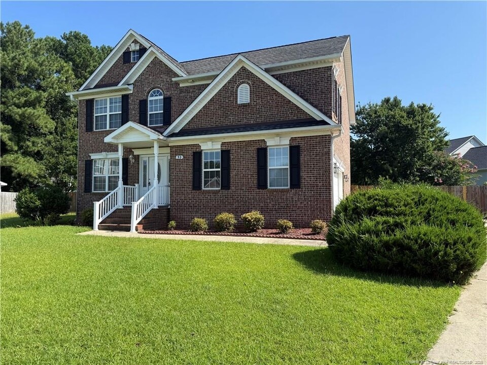 32 Carteret Ct in Spring Lake, NC - Building Photo