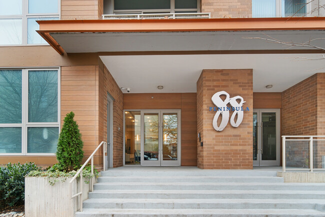 88 V St SW, Unit 104 in Washington, DC - Foto de edificio - Building Photo