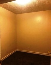 706 W Graham St in Bloomington, IL - Foto de edificio - Building Photo