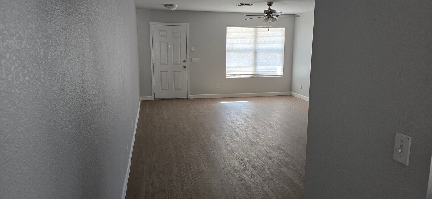 11602 W Charter Oak Rd in El Mirage, AZ - Foto de edificio