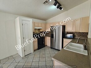 2372 W Silver River Way in Tucson, AZ - Building Photo - Building Photo