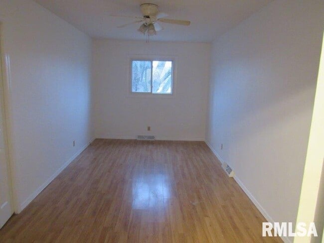 1928 Brentwood Dr in Washington, IL - Building Photo - Building Photo