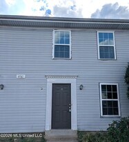 8061 Martha Ann Ln, Unit B in Southaven, MS - Building Photo