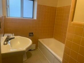 215 Jackson St W in Hamilton, ON - Building Photo - Building Photo