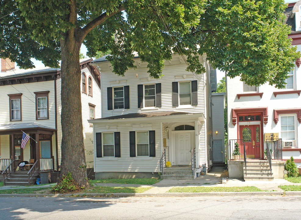 76 Montgomery St in Poughkeepsie, NY - Building Photo