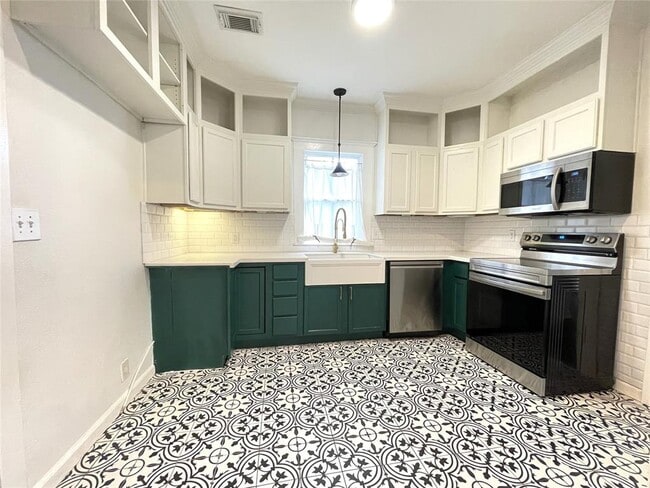 310 W Sidnor St in Alvin, TX - Building Photo - Building Photo