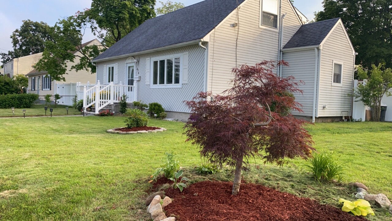 315 Cabota Ave in Copiague, NY - Building Photo