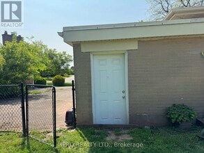 1333 Sheldon Ave in Oakville, ON - Building Photo - Building Photo