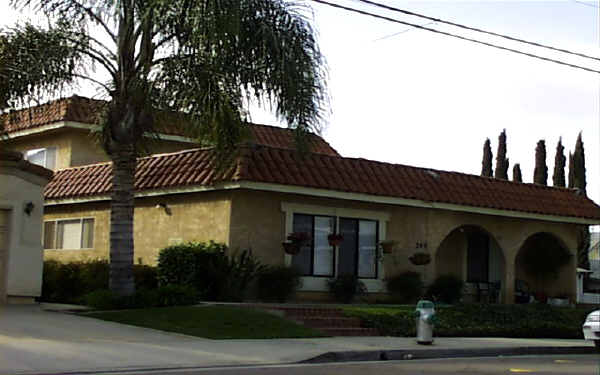 245 S Poplar Ave in Brea, CA - Foto de edificio - Building Photo