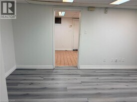 124 King St N in Waterloo, ON - Building Photo