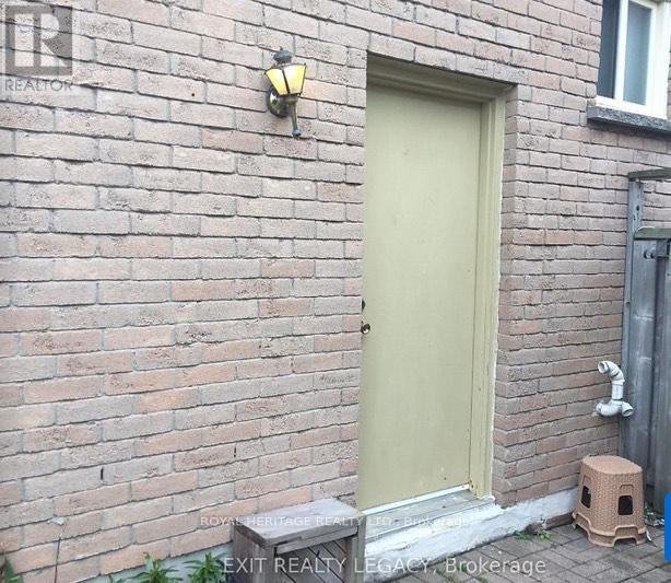 8 Ryecliffe Ct in Toronto, ON - Building Photo - Building Photo