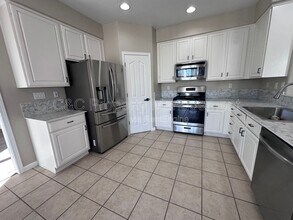 200 Eastbrook Way in Sacramento, CA - Building Photo - Building Photo