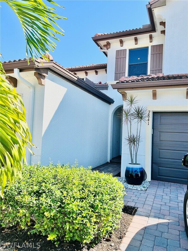 7841 Bristol Cir in Naples, FL - Building Photo - Building Photo
