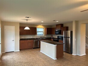 9001 Bird Brook Ln in Austin, TX - Building Photo - Building Photo