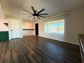 4823 W Mercer Ln in Glendale, AZ - Foto de edificio - Building Photo