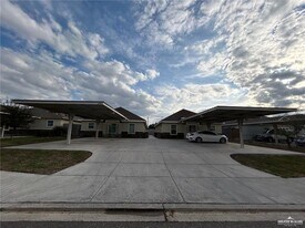 11 Hawthorne Ave in Edinburg, TX - Building Photo