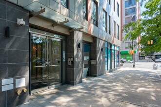 27 Albany Avenue in Brooklyn, NY - Foto de edificio - Building Photo