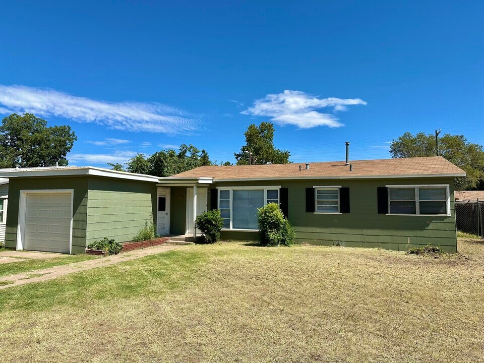 4210 46th St in Lubbock, TX - Building Photo