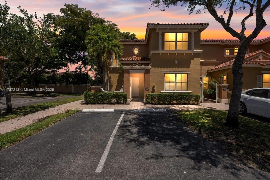 14001 NW 84th Ct in Miami Lakes, FL - Building Photo