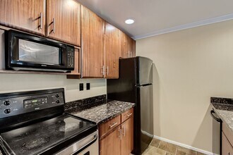 17 Etruria in Seattle, WA - Building Photo - Building Photo