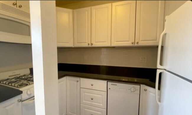 128 Hemenway St, Unit 24 in Boston, MA - Foto de edificio - Building Photo