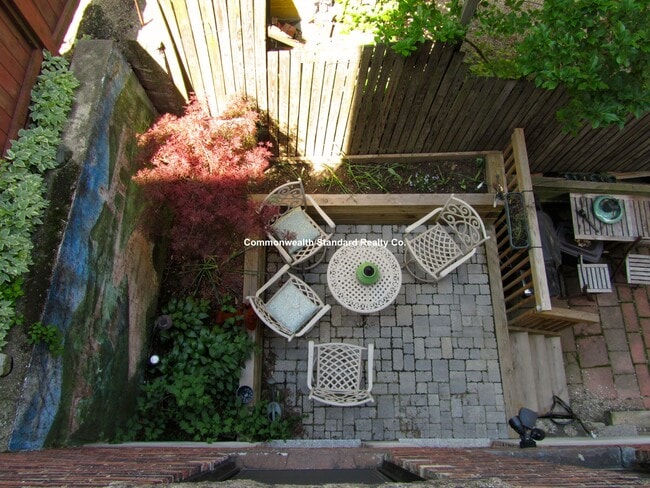 property at 33 Anderson St