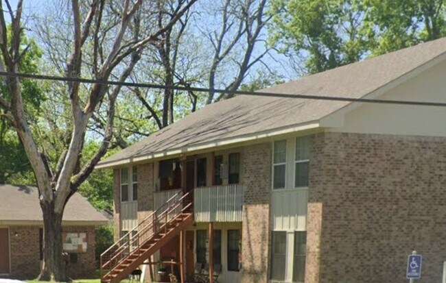 812 E Palestine St in Mexia, TX - Foto de edificio - Building Photo