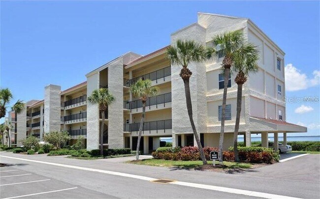 4800 Gulf of Mexico Dr in Longboat Key, FL - Building Photo - Building Photo