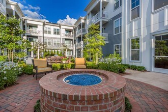 Everleigh Cool Springs 55+ Active Adult Apartment Homes in Franklin, TN - Foto de edificio - Building Photo