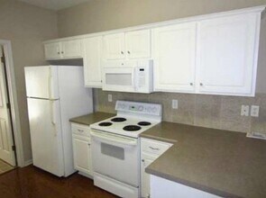 1220 Misty Isle Dr in Memphis, TN - Building Photo - Building Photo