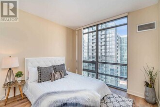 5 Mariner Terrace in Toronto, ON - Building Photo - Building Photo