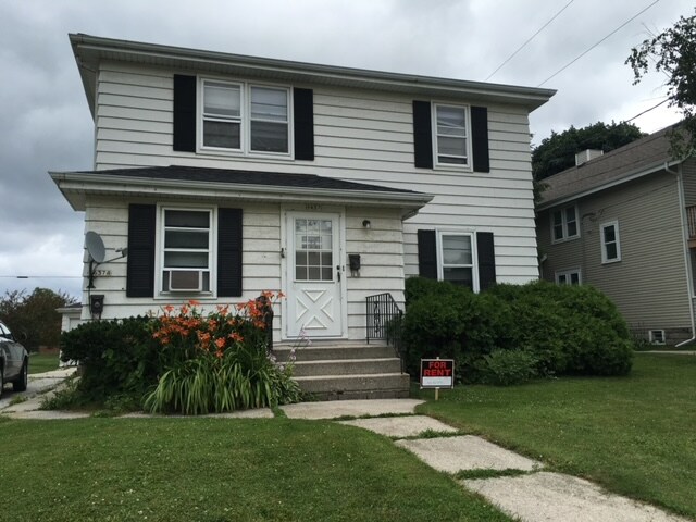 1637 S 10th St in Manitowoc, WI - Building Photo