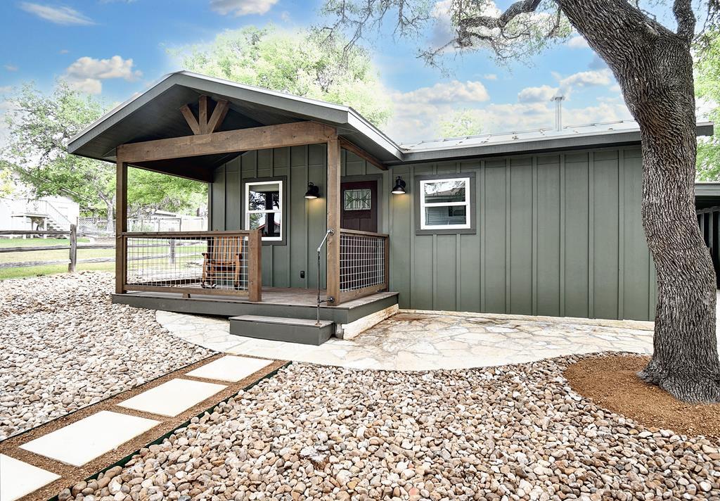 1302 McAllen Dr in Kerrville, TX - Building Photo