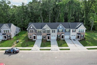 5400 Addison Gate Dr in Richmond, VA - Building Photo - Building Photo