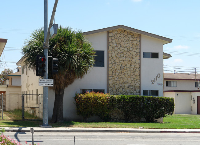 2110 N Ventura Rd in Oxnard, CA - Building Photo - Building Photo