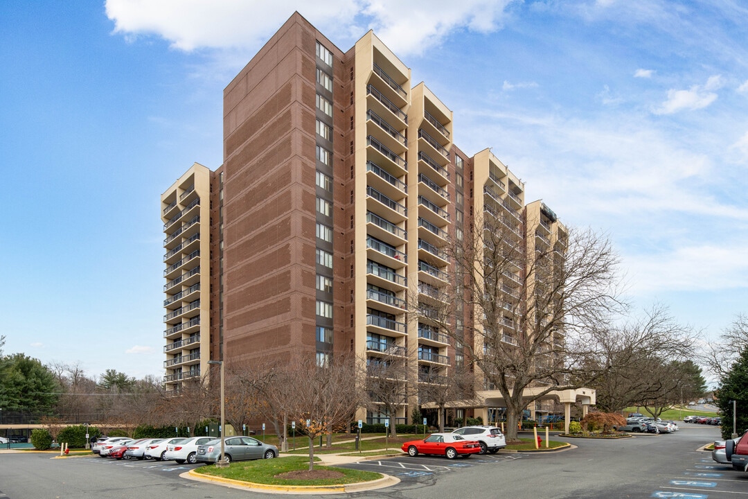 Chelsea Towers in Bethesda, MD - Building Photo