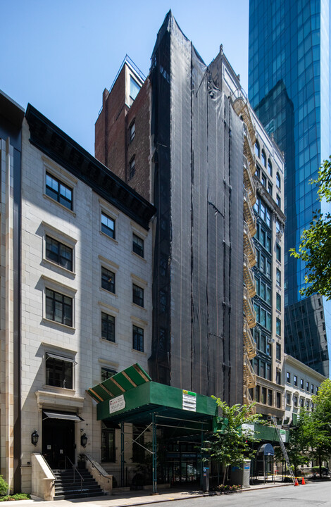 27 E 22nd St in New York, NY - Building Photo