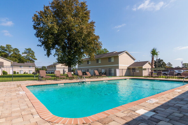 Palmetto Pointe Town Homes in Sumter, SC - Building Photo - Building Photo