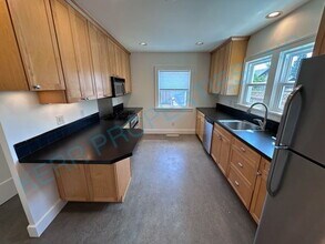 110 NE 71st Ave in Portland, OR - Building Photo - Building Photo