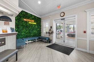Hotolos Hollywood Apartments in Hollywood, FL - Building Photo - Interior Photo