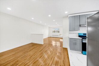 4392 Carpenter Ave in Bronx, NY - Building Photo - Building Photo