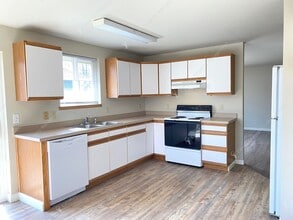 1339 SW 16th St in Redmond, OR - Building Photo - Building Photo