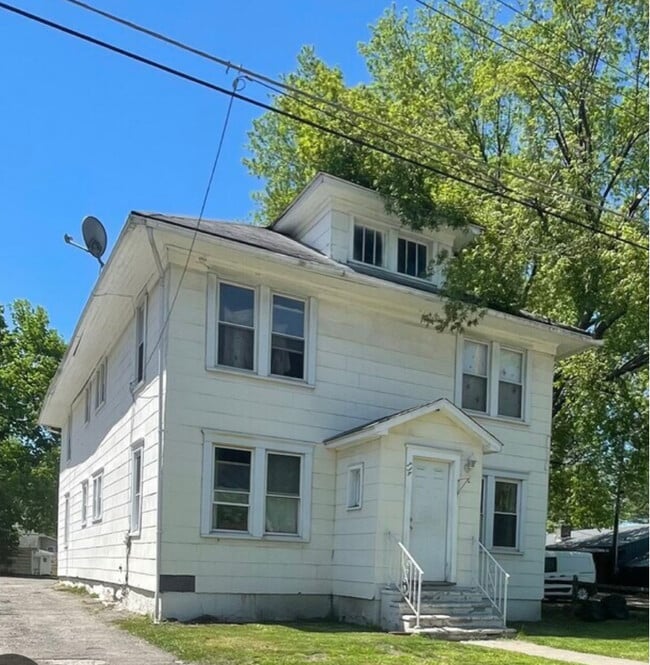 734 Riverside Dr