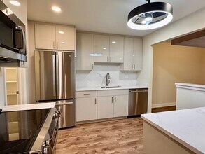 205 Blossom Ct in Buffalo Grove, IL - Building Photo - Building Photo