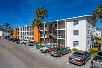 Fourth Bayshore Condominium in Bradenton, FL - Building Photo - Building Photo