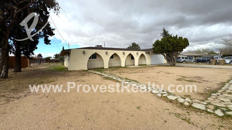 14748 Orange St in Hesperia, CA - Foto de edificio